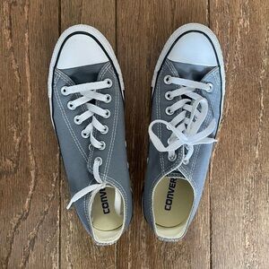 Gray converse low tops - NWOT women’s size 8